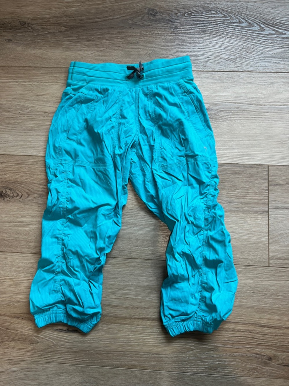 Ivivva lululemon Bright Teal girls Jogger Capris Live to Move  pants size 12